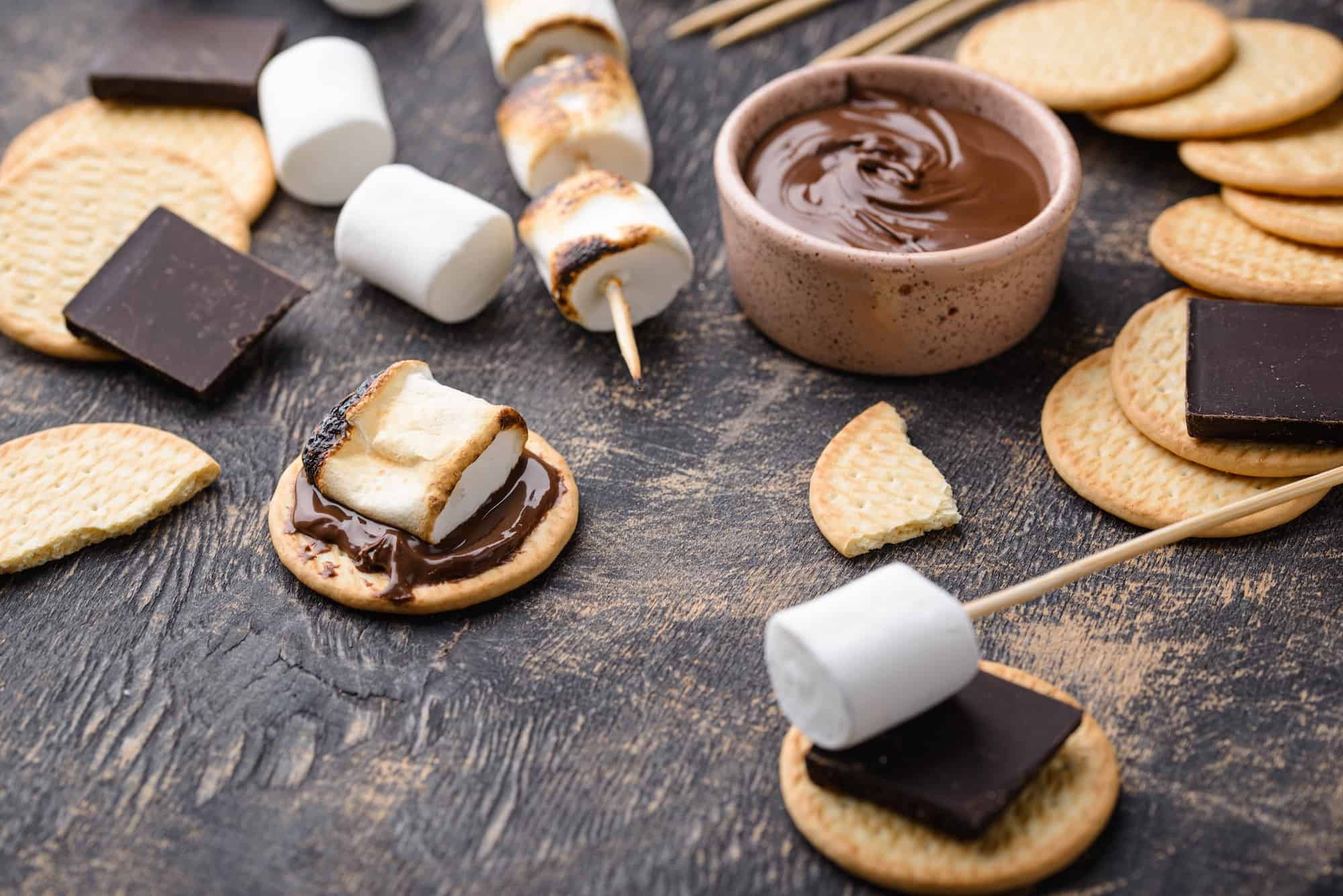 Smores with marshmallow, chocolate and crackers