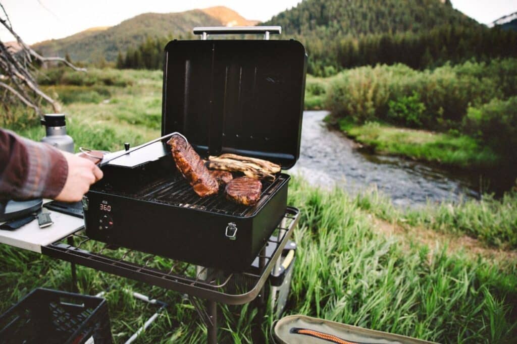 Mini electric outlet smoker