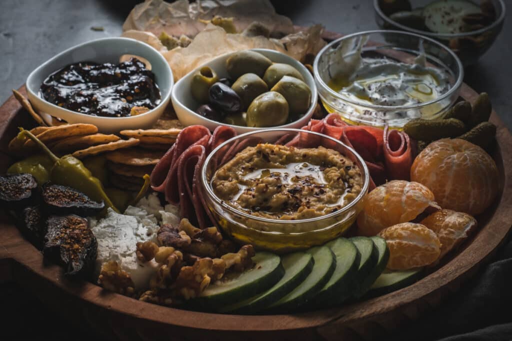 How To Make An Easy Mediterranean Charcuterie Board