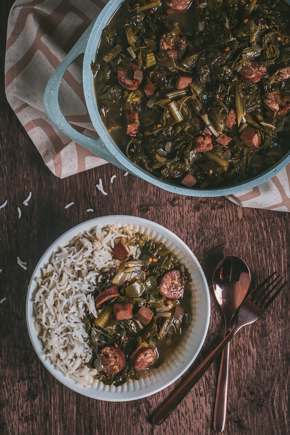 green gumbo recipe in blow with a pot