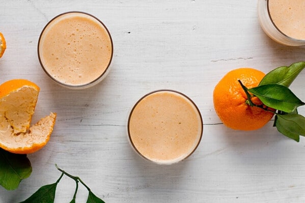 Spicy Mango Mandarin Smoothie by Oh My Veggies