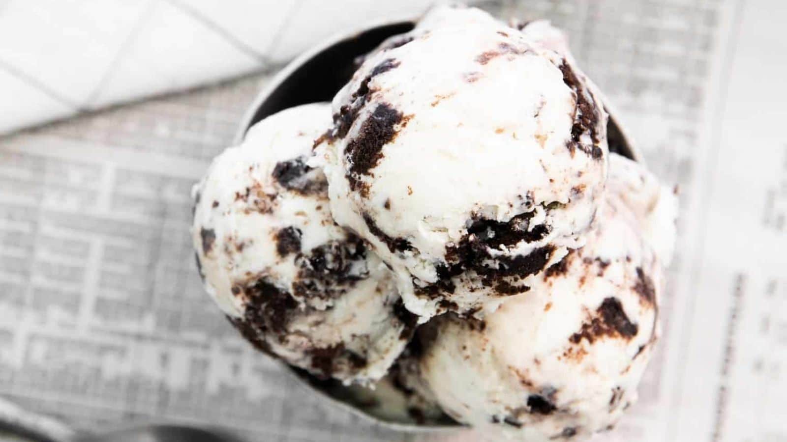 No-Churn Cookies and Cream Ice Cream by Everyday Eileen