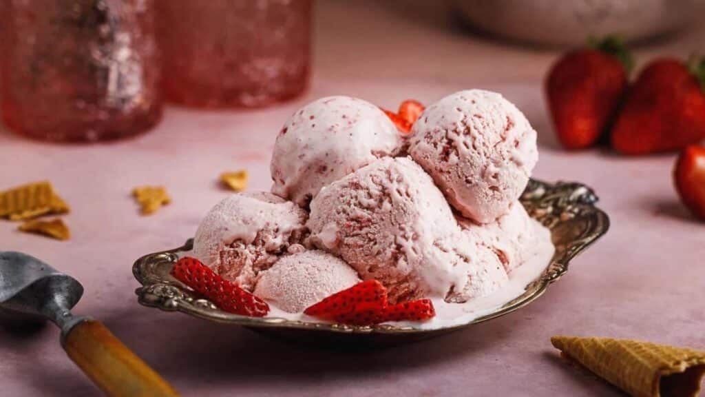 Strawberry Ice Cream by Sweet Fix Baker