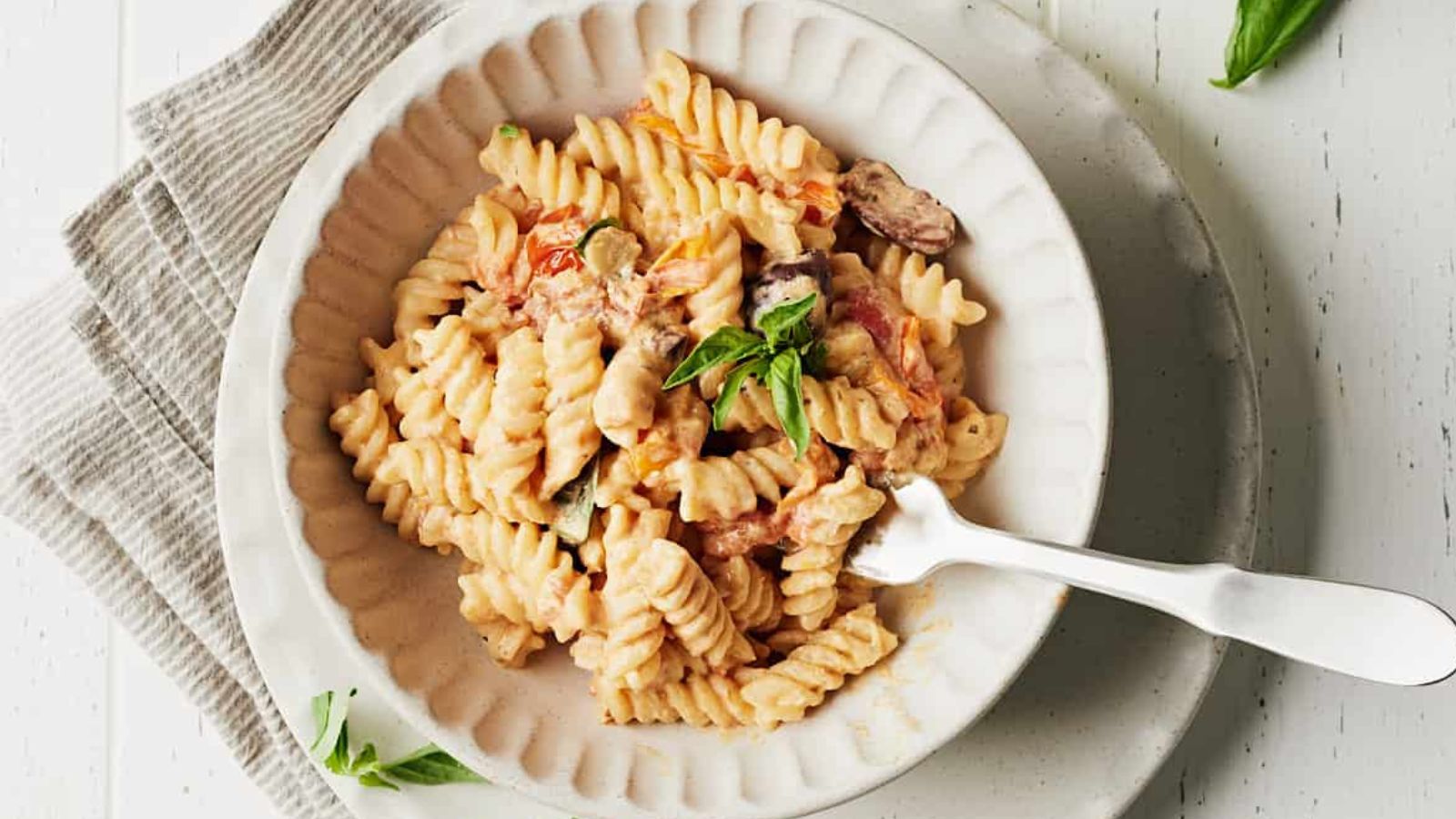 Forget Beef: 20 Meatless Pasta Recipes Vegan Creamy Roasted Tomato Garlic Pasta by Resplendent Kitchen