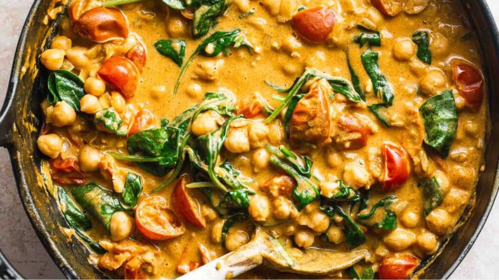 21 Lazy Chef’s One Pan Recipes Chickpea and Spinach Curry by My Goodness Kitchen