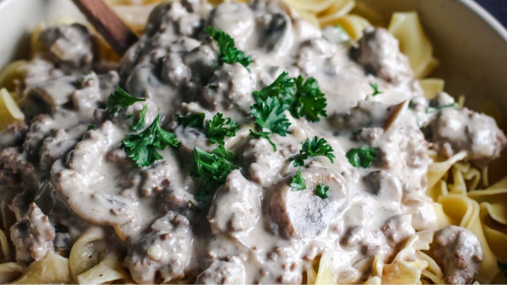 21 Lazy Chef’s One Pan Recipes One Pan Ground Beef Stroganoff by Lolo Home Kitchen