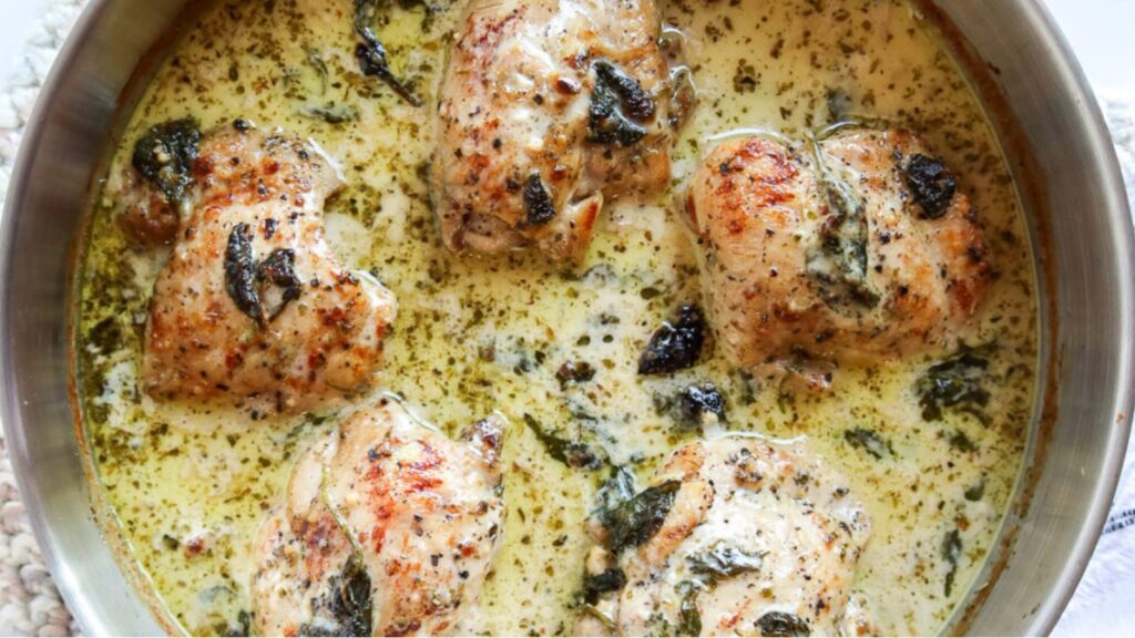 21 Lazy Chef’s One Pan Recipes One Skillet Chicken Thighs with Creamy Spinach Sauce by Garlic Salt and Lime