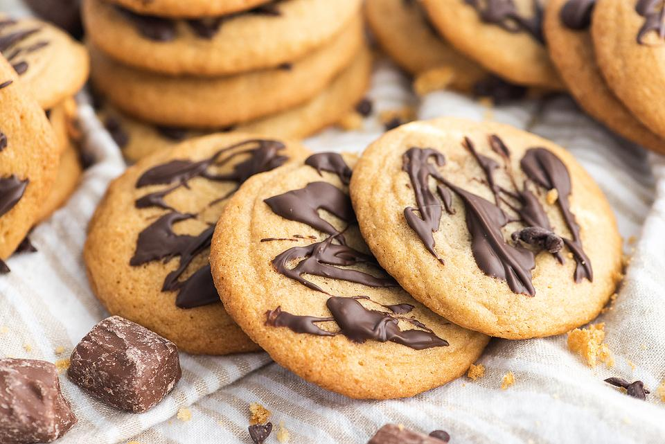 Double Trouble: 22 Stuffed Cookies Tasty Mars Bar Stuffed Cookies by Xoxo Bella